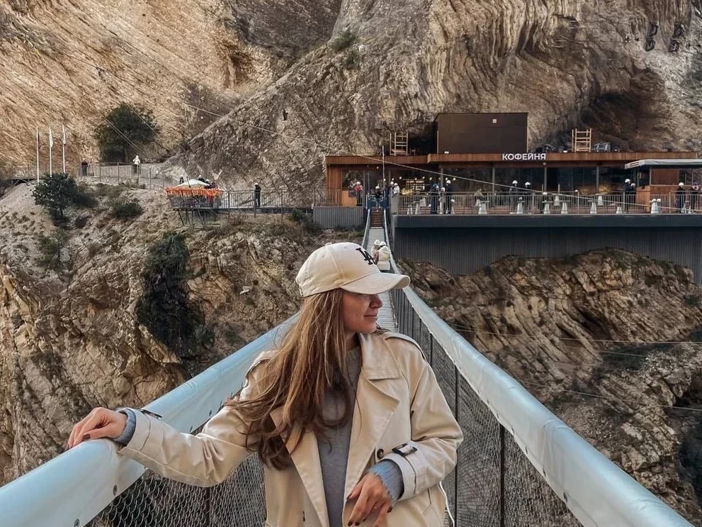 Подвесной мост. Пещера "Нохъо" 