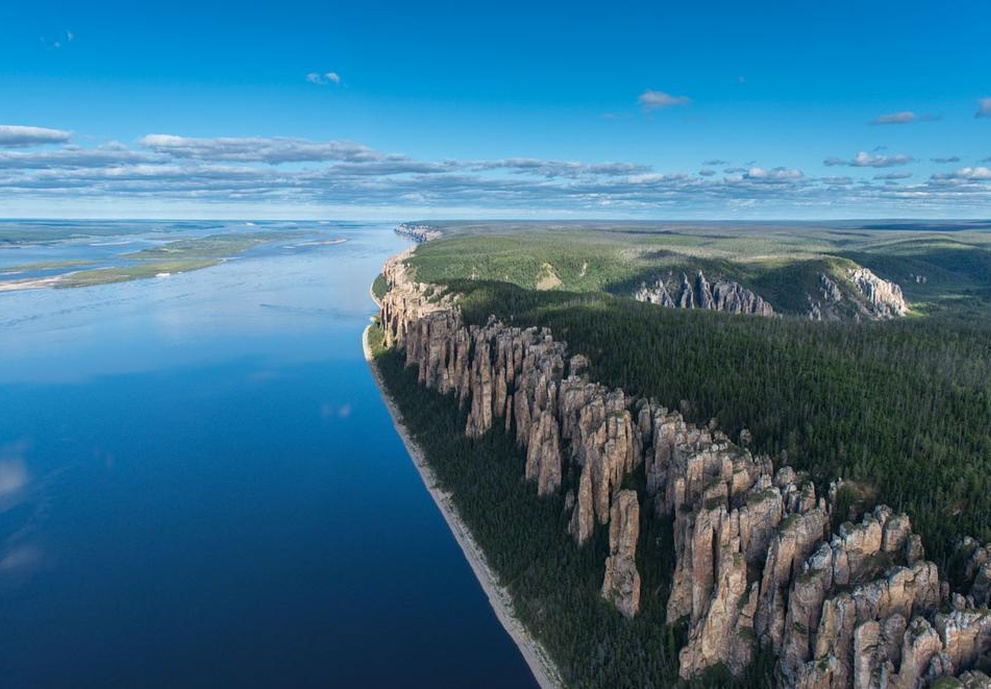 Самая длинная река мурманской области это. Река Лена Ленские столбы. Ленские столбы в Якутии. Национальный парк «Ленские столбы» в Якутии (Россия). Река Лена в Якутии.