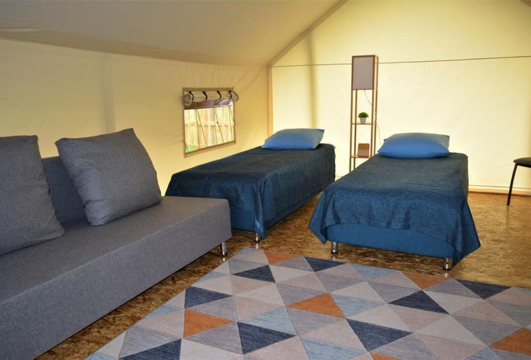 Спальные места: 2кровати+2х местный диван