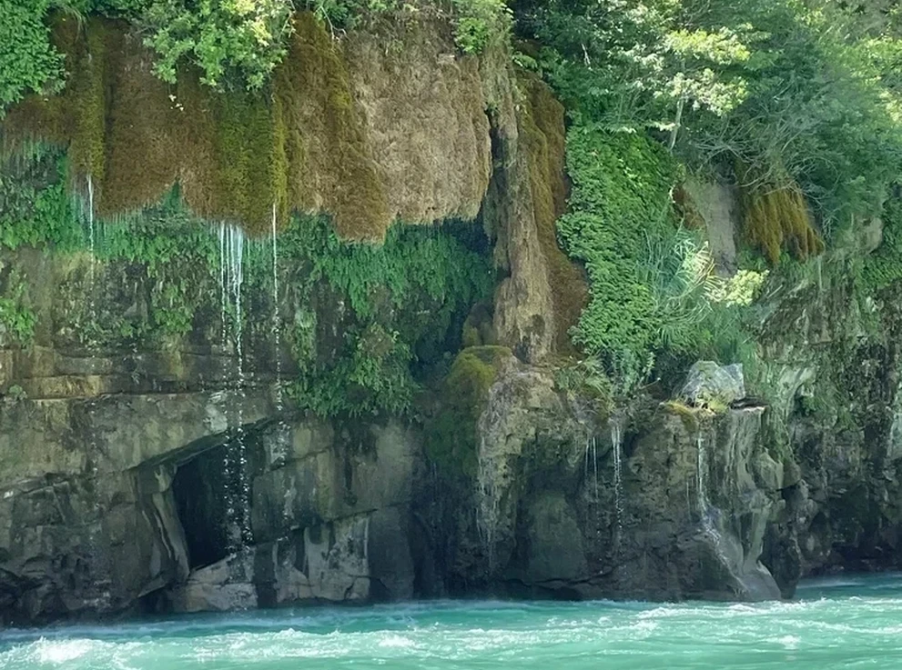 Плачущие скалы 