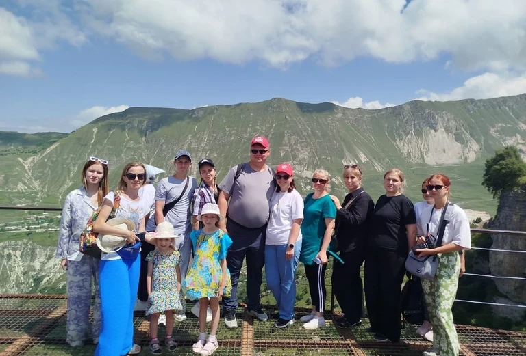 Туристическая группа в Матлас